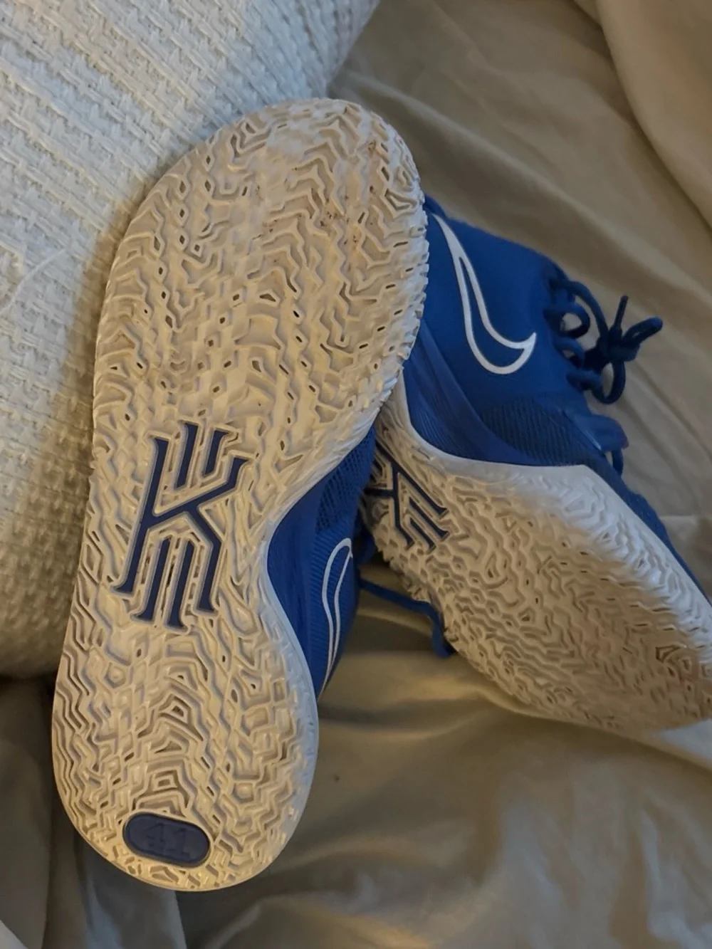 Nike Men's Blue and White Basketball Sneakers